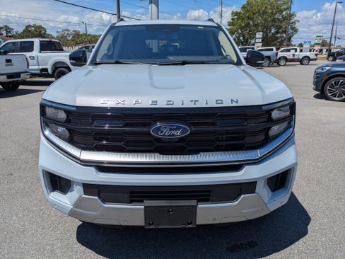 Used 2025 Ford Expedition Platinum AWD/4WD image 9