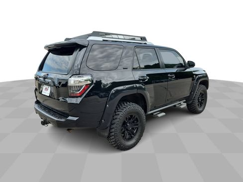 Used 2017 Toyota 4Runner SR5 AWD/4WD image 9