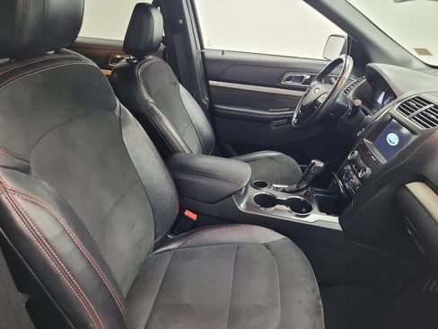 Used 2019 Ford Explorer XLT w/ Equipment Group 202A image 21