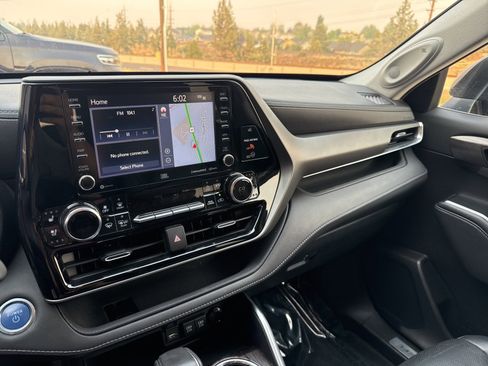 Used 2021 Toyota Highlander Limited image 26