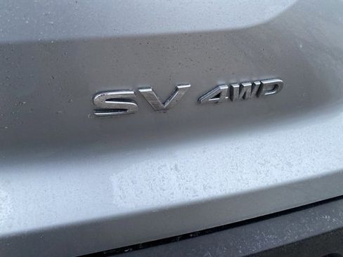 Used 2024 Nissan Pathfinder SV image 5