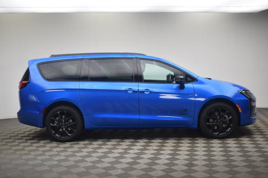 New 2027 Chrysler Pacifica Select AWD/4WD image 4