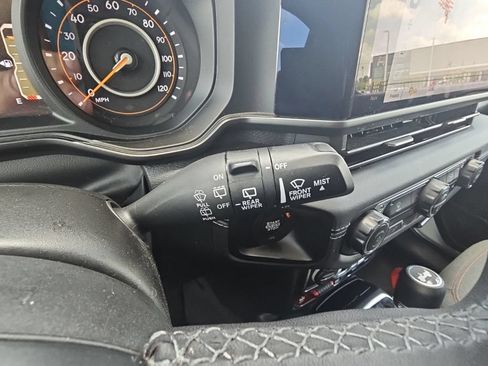 Used 2025 Jeep Wrangler Unlimited Rubicon AWD/4WD image 38