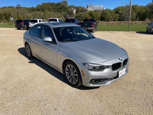 Used 2016 BMW 320i xDrive 320i xDrive Sedan 4D image 7