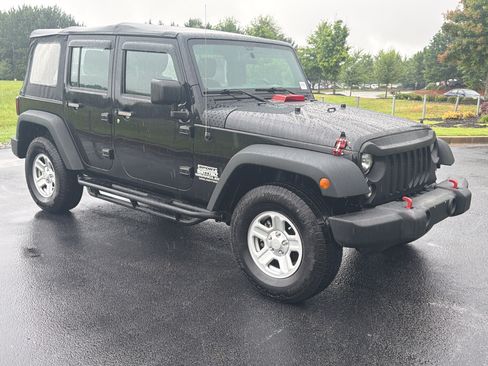 Used 2016 Jeep Wrangler Unlimited Sport w/ Connectivity Group AWD/4WD image 2