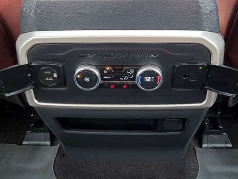 Used 2023 Ford Expedition Limited AWD/4WD image 12