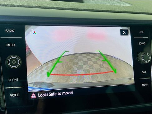 Used 2024 Volkswagen Taos SE image 13