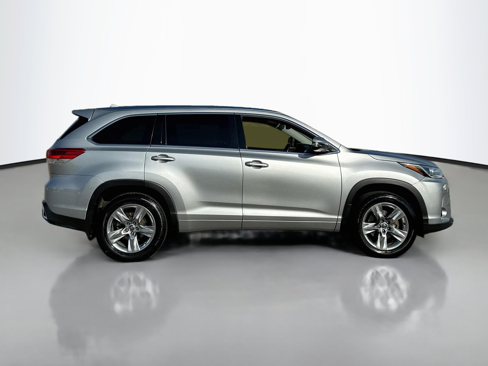 Used 2017 Toyota Highlander Limited AWD/4WD image 8