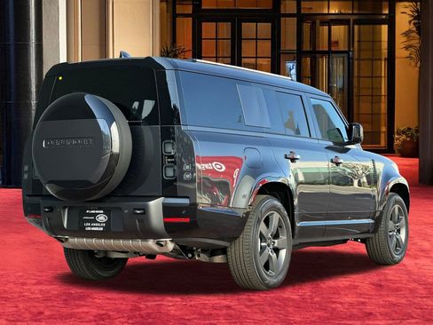 New 2026 Land Rover Defender 130 X-Dynamic SE image 10