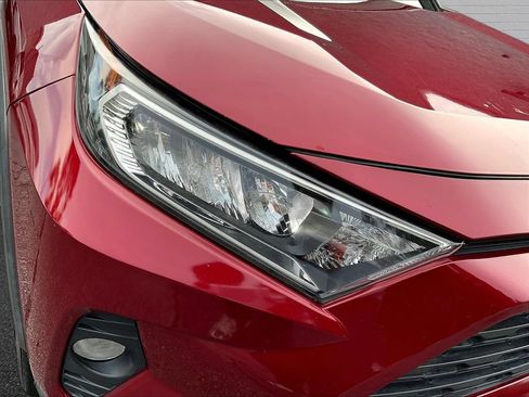 Used 2020 Toyota RAV4 XLE Premium FWD image 22