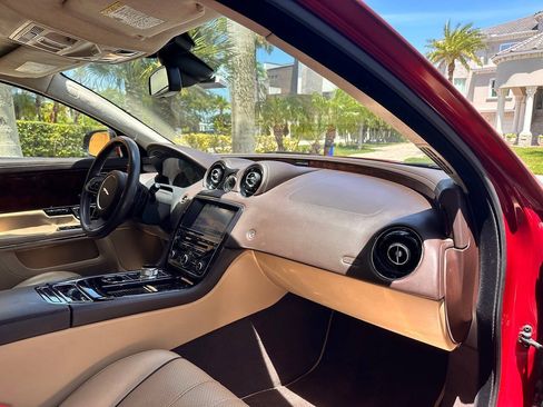 Used 2014 Jaguar XJ L Portfolio RWD image 58