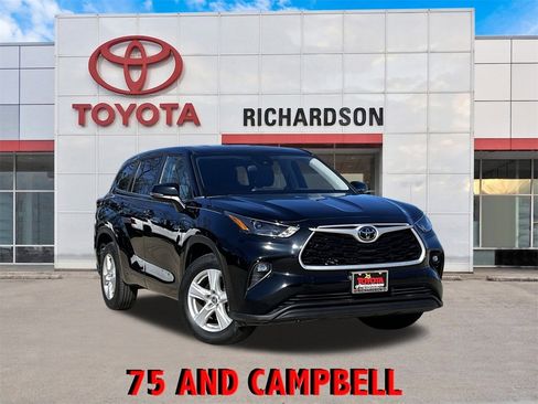 Used 2024 Toyota Highlander LE image 1