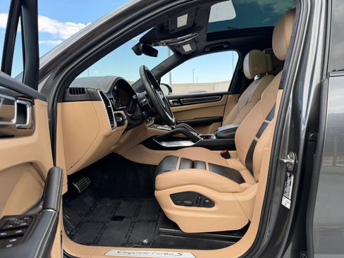 Certified 2023 Porsche Cayenne Turbo S AWD/4WD image 25