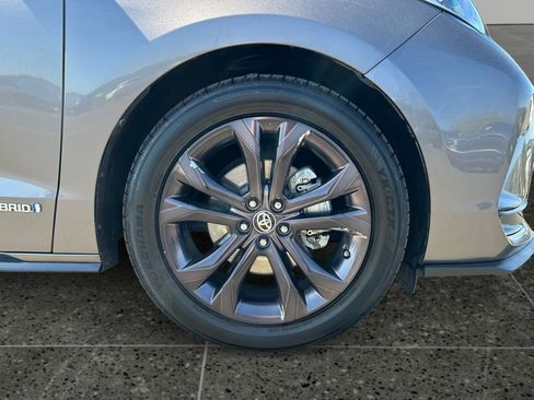 Used 2021 Toyota Sienna XSE w/ XSE Plus Package FWD image 9