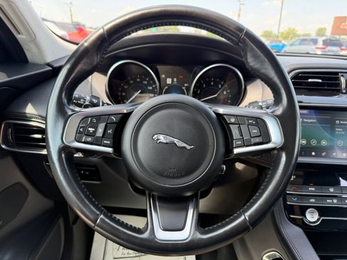 Used 2020 Jaguar F-PACE Prestige image 21