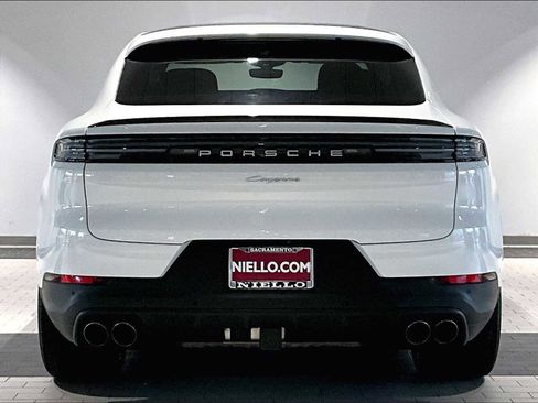 Used 2025 Porsche Cayenne Coupe image 9