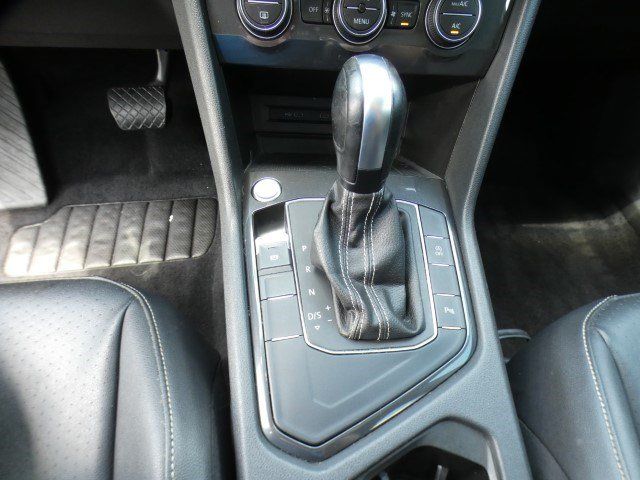 Used 2021 Volkswagen Tiguan SEL FWD image 14