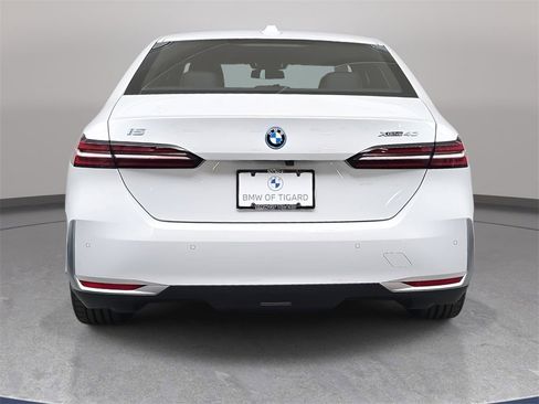 Used 2025 BMW i5 xDrive40 w/ Premium Package image 7