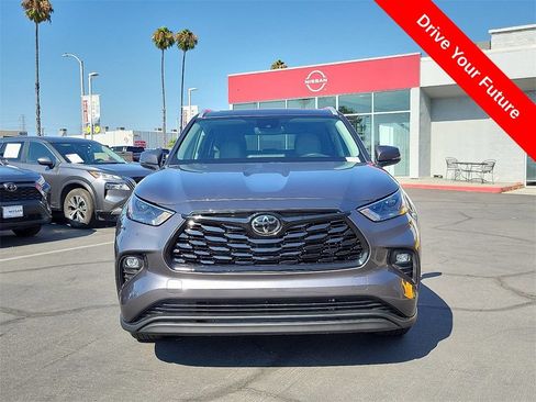 Used 2024 Toyota Highlander XLE AWD/4WD image 31
