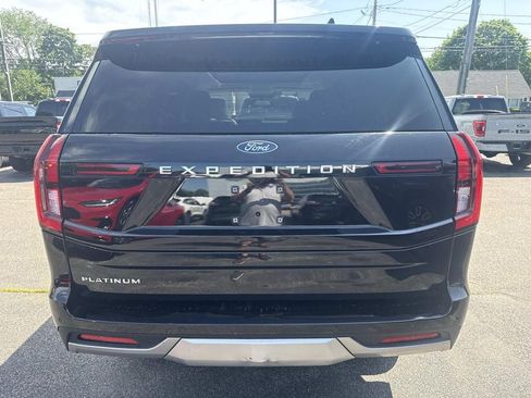 Used 2025 Ford Expedition Platinum w/ Driver's Package AWD/4WD image 4
