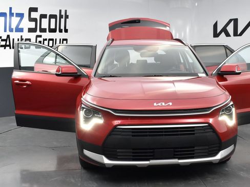 Used 2025 Kia Niro EX FWD image 25