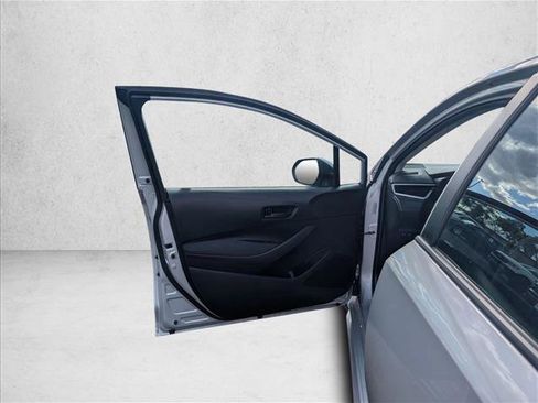 Used 2024 Toyota Corolla LE FWD image 9