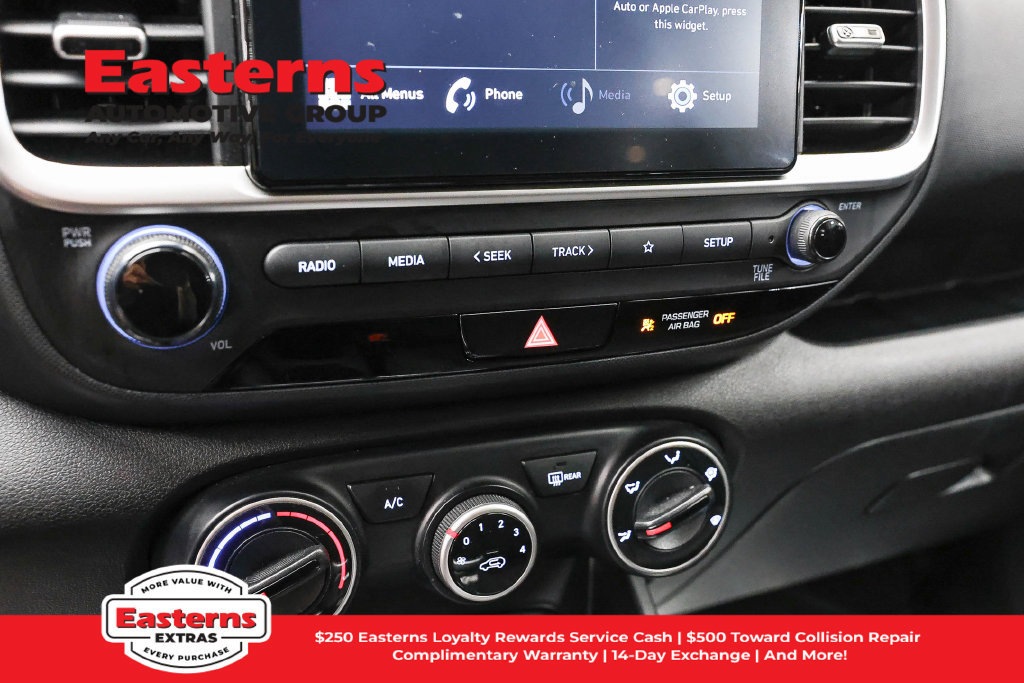 Used 2022 Hyundai Venue SE FWD image 20