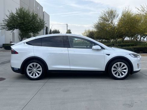 Used 2020 Tesla Model X Long Range image 2