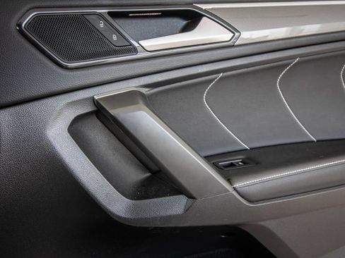 Certified 2023 Volkswagen Tiguan SE R-Line FWD image 19