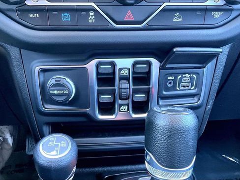 Used 2024 Jeep Wrangler Unlimited Sahara AWD/4WD image 26