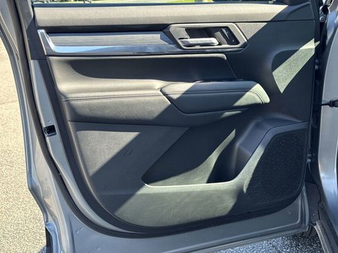 Used 2025 GMC Terrain Elevation image 14