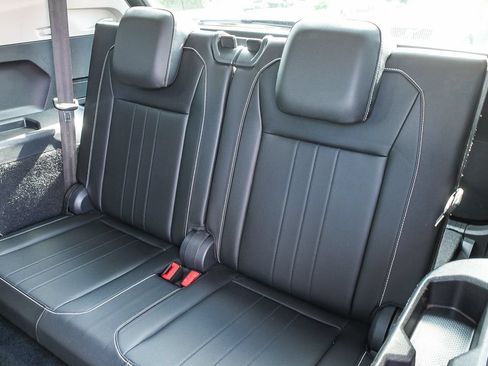 Used 2023 Volkswagen Tiguan SE FWD image 20