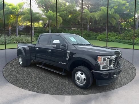 Used 2022 Ford F350 Platinum AWD/4WD image 3