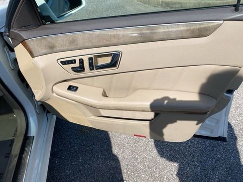 Used 2011 Mercedes-Benz E 350 4MATIC Sedan image 30