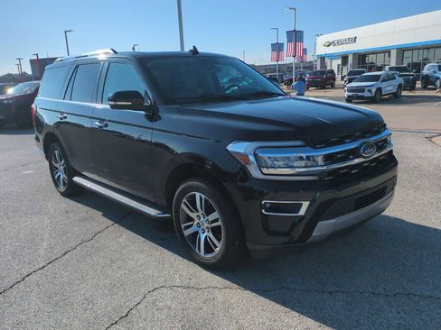 Used 2023 Ford Expedition Limited image 2