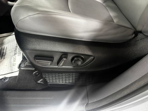 Used 2023 Toyota Sienna XLE image 19