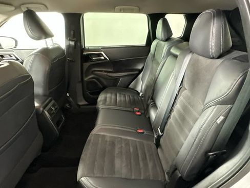 Used 2022 Mitsubishi Outlander SE AWD/4WD image 23