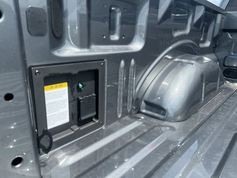 New 2025 Ford F150 Lariat w/ Equipment Group 501A Mid image 17