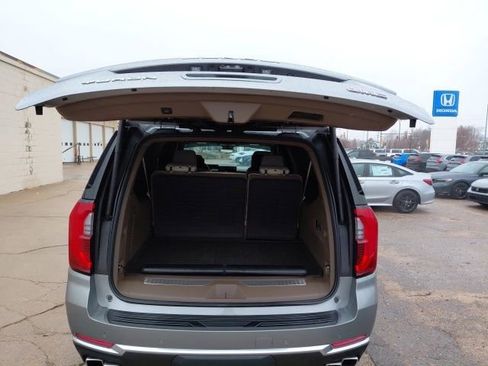 Used 2025 GMC Yukon XL Denali w/ Denali Reserve Package image 35