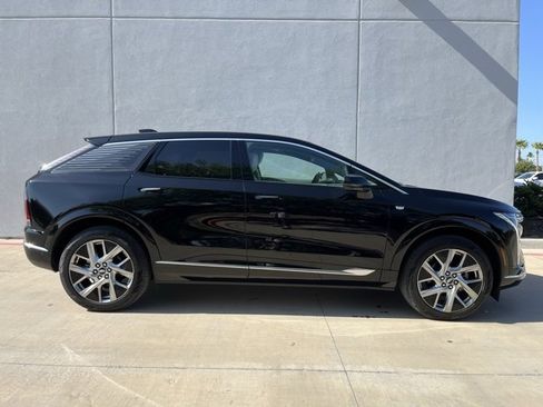 Certified 2025 Cadillac Optiq Luxury 1 image 4