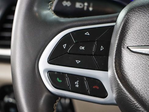 Used 2023 Chrysler Pacifica Touring-L image 13