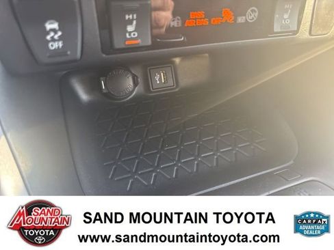 Used 2024 Toyota RAV4 SE image 23