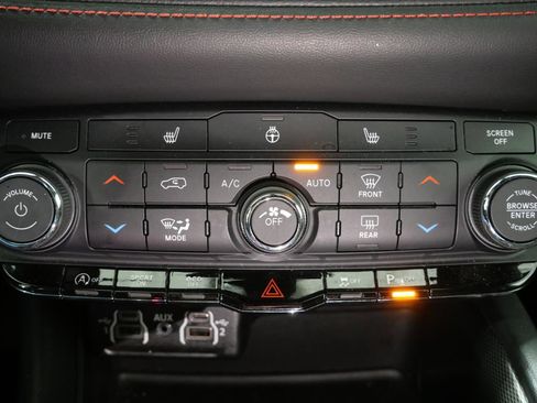 Used 2023 Dodge Durango GT AWD/4WD image 17