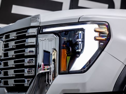 Used 2024 GMC Sierra 2500 Denali w/ Denali Reserve Package AWD/4WD image 18