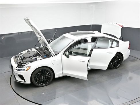 Used 2024 Volvo S60 T8 Ultimate image 52