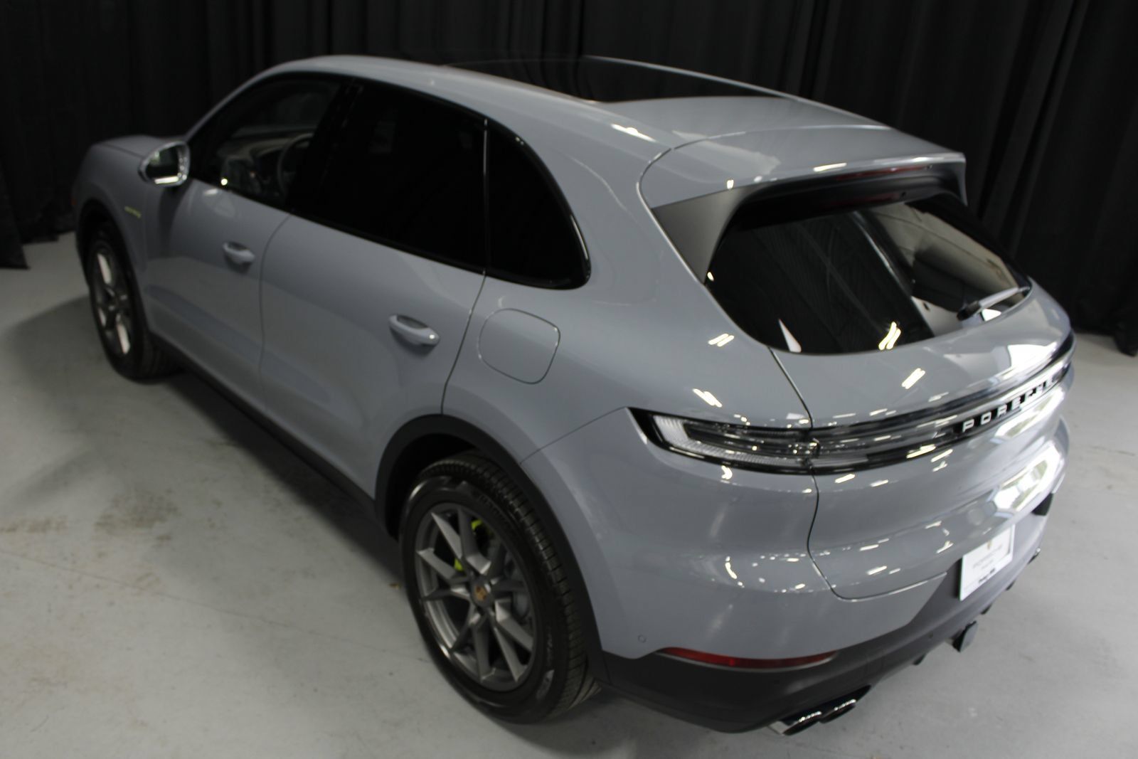 Certified 2026 Porsche Cayenne E-Hybrid AWD/4WD image 15