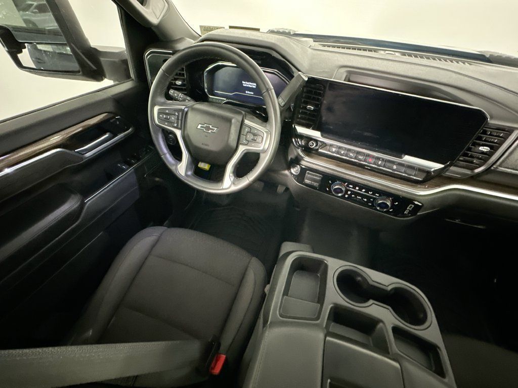 Used 2025 Chevrolet Silverado 2500 LT w/ Trail Boss Package AWD/4WD image 9