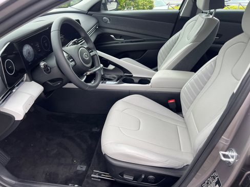 Certified 2023 Hyundai Elantra Limited FWD image 9