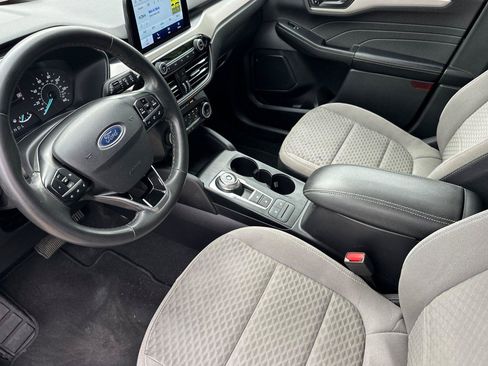 Used 2022 Ford Escape SE w/ SE Sport Appearance Package image 9