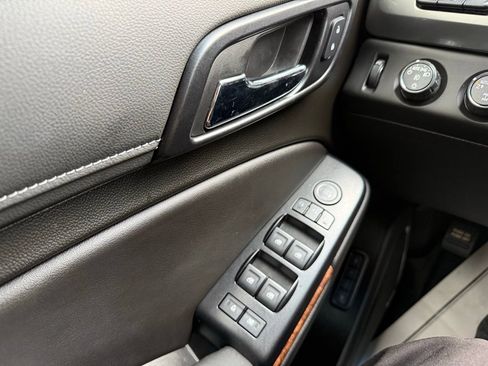 Used 2019 Chevrolet Suburban Premier w/ Premier Plus Edition AWD/4WD image 8